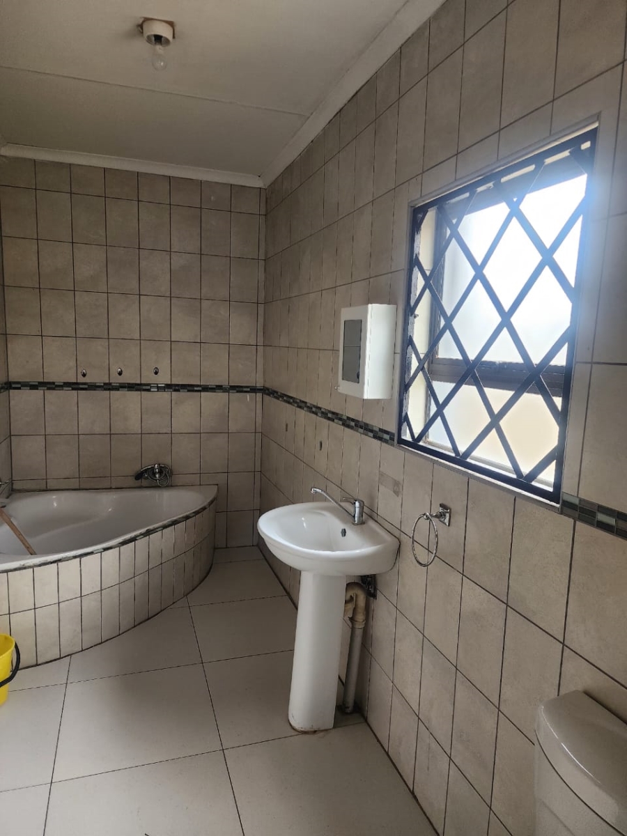 4 Bedroom Property for Sale in Flamwood North West